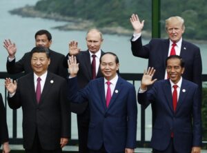 (Front L to R) China's President Xi Jinping, Vietnam's President Tran Dai Quang, Indonesia's President Joko Widodo, (back L to R) Philippine President Rodrigo Duterte, Russia's President Vladimir Putin and US President Donald Trump pose during the "family photo" during the Asia-Pacific Economic Cooperation (APEC) leaders' summit in the central Vietnamese city of Danang on November 11, 2017. - World leaders and senior business figures are gathering in the Vietnamese city of Danang this week for the annual 21-member APEC summit. (Photo by JORGE SILVA / POOL / AFP)